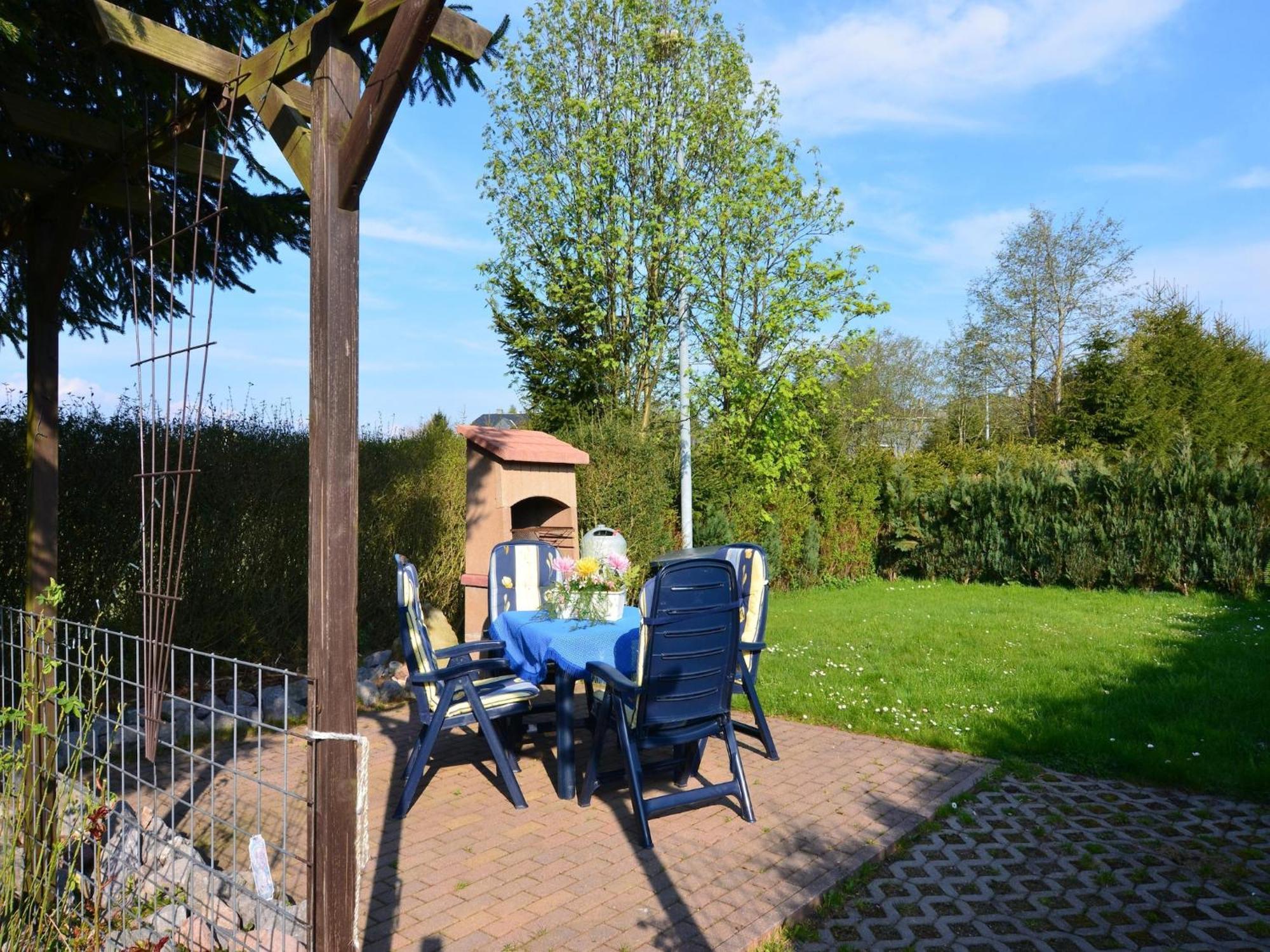 Holiday Home With Garden Neustadt am Rennsteig Εξωτερικό φωτογραφία